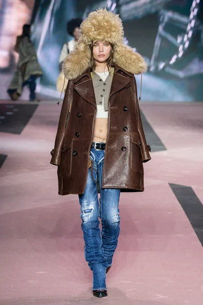 Look 32